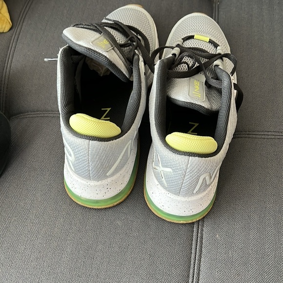 Mens Nike shoes - Picture 3 of 6